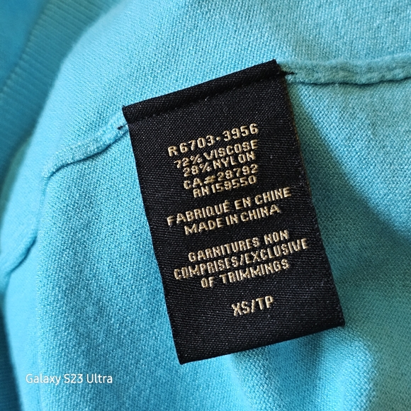 Renuar v-neck sweater, size extra small. - Picture 8 of 8